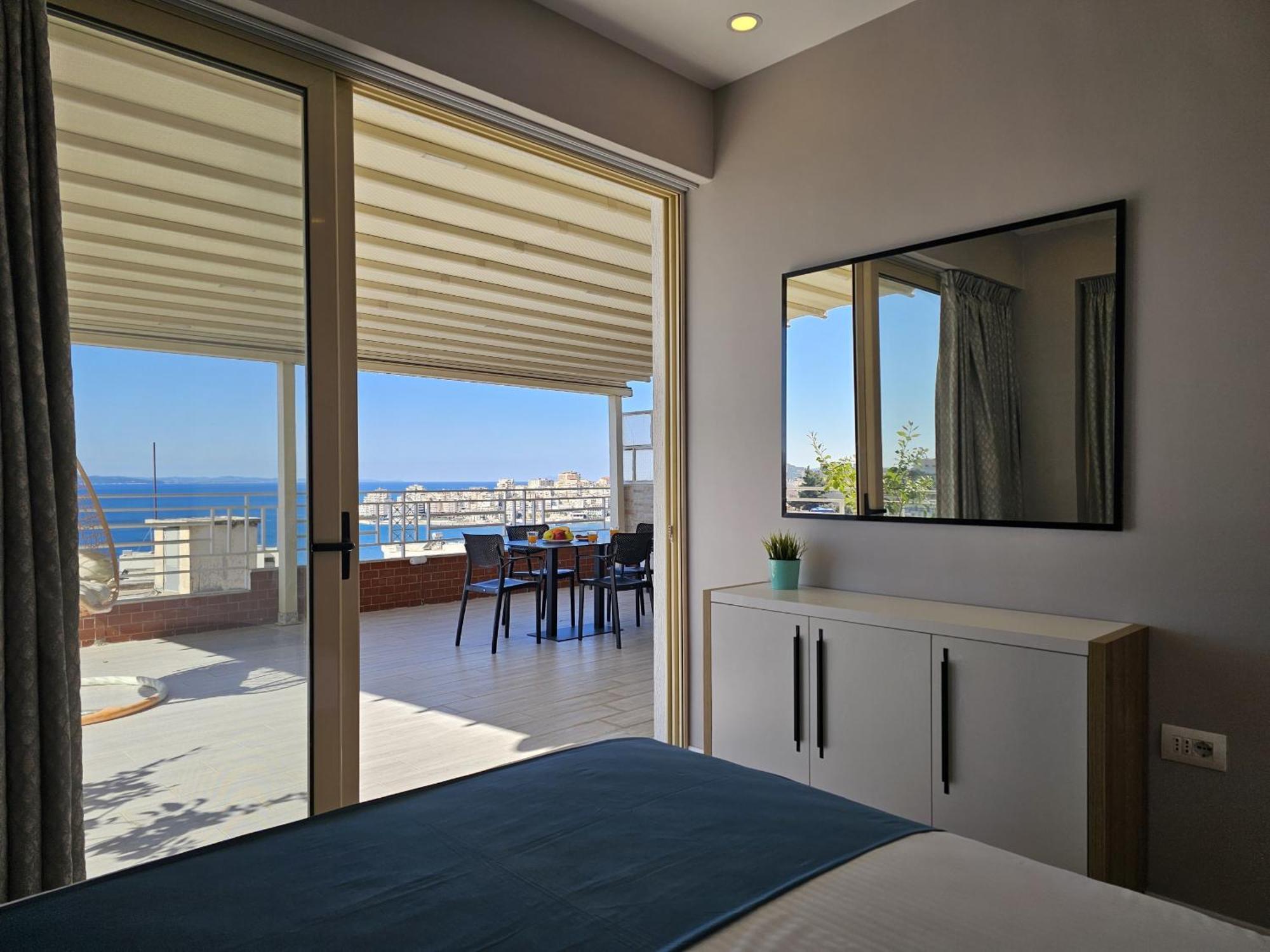 Deep Blue Rooftop - 111 Sarande Bagian luar foto