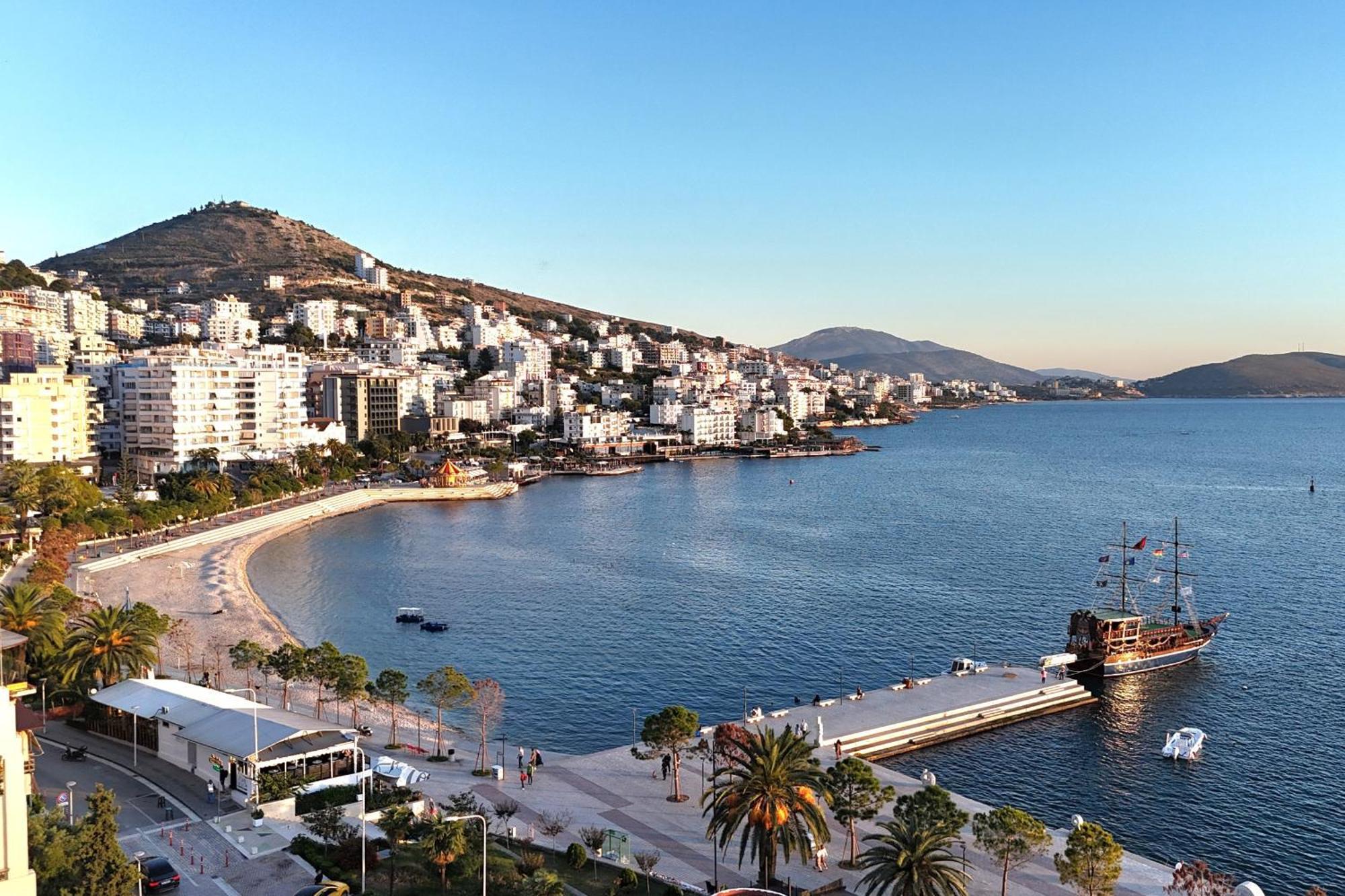 Deep Blue Rooftop - 111 Sarande Bagian luar foto